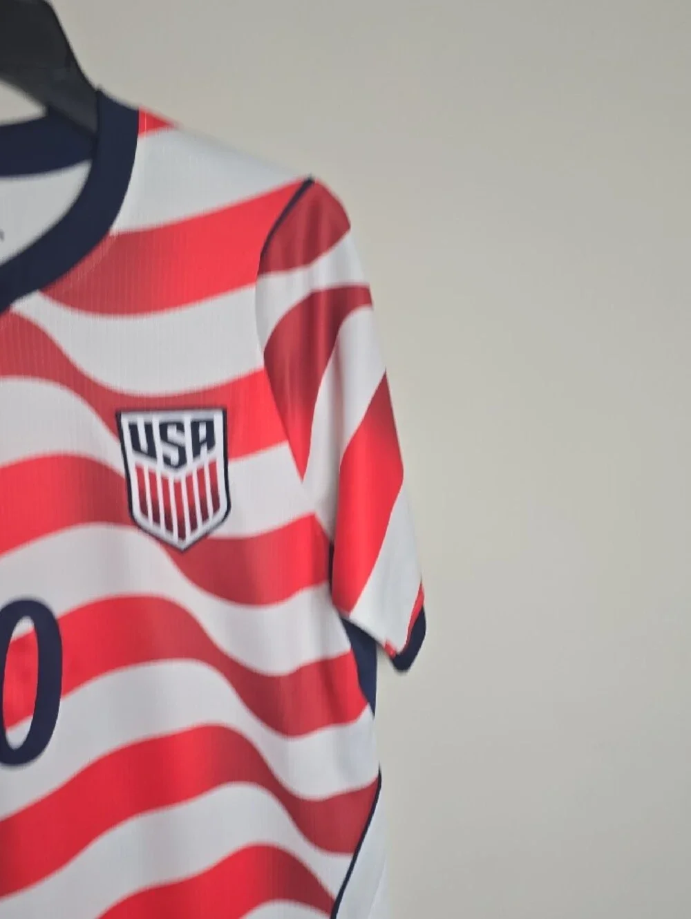 Nike Pulisic USA Red & White Wave Soccer/ Football 2026 World Cup Jersey NWT - Picture 4 of 7